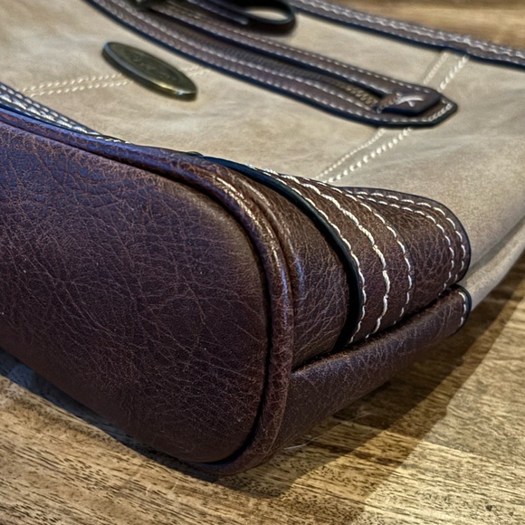BOC Taupe Purse with Convertible Strap and Cell Phone Power Bank, Like New!! - Picture 8 of 13